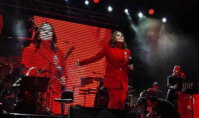 Cesme Cumhuriyet In 100 Yasini Coskuyla Kutluyor 3504.jpg