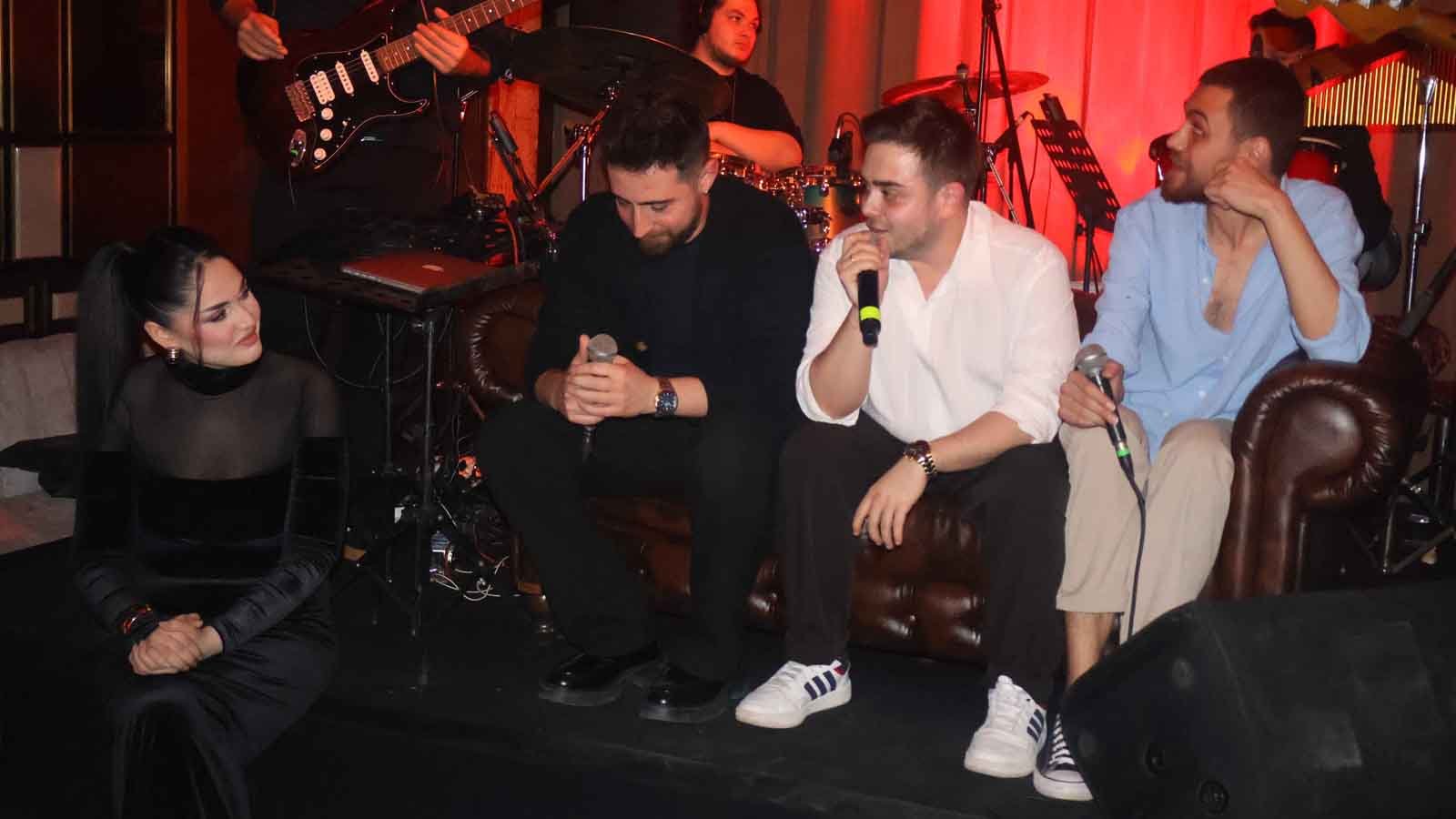 Babası Hüsnü Şenlendirici Klarnetiyle Eşlik Etti: Naz Şenlendirici’den Duygu Yüklü “Sahibi Yok”